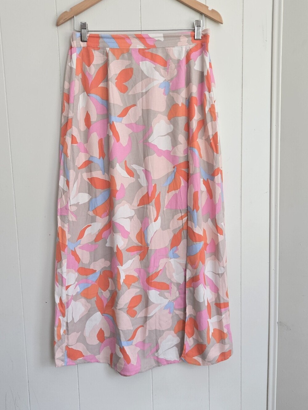 Saltwater LUXE Beige Maxi Skirt Floral Print-Size M - Picture 7 of 8